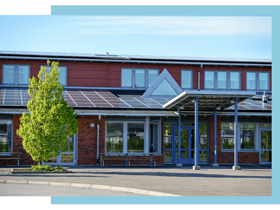 solar-panels-on-school-min solar panels on school roof